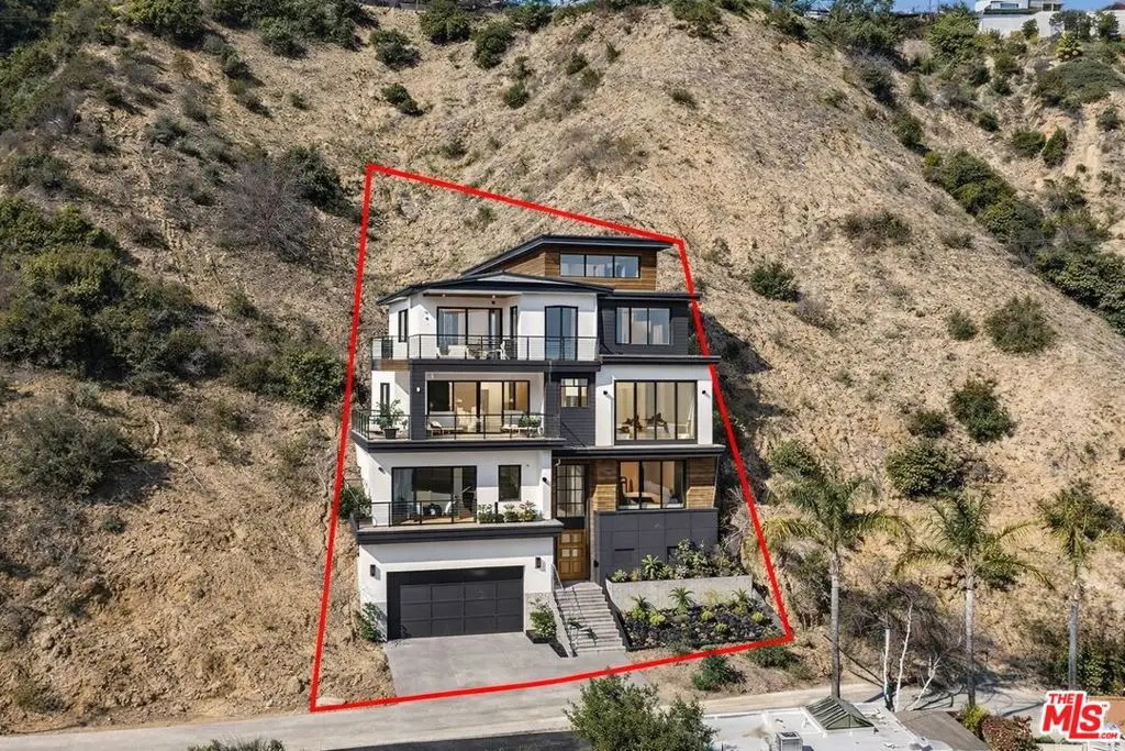 3573 Camino De La Cumbre, Sherman Oaks, CA 91423 - #1