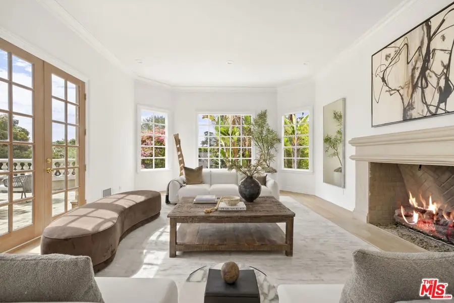 154 N Carmelina Avenue, Los Angeles, CA 90049 - Image #2