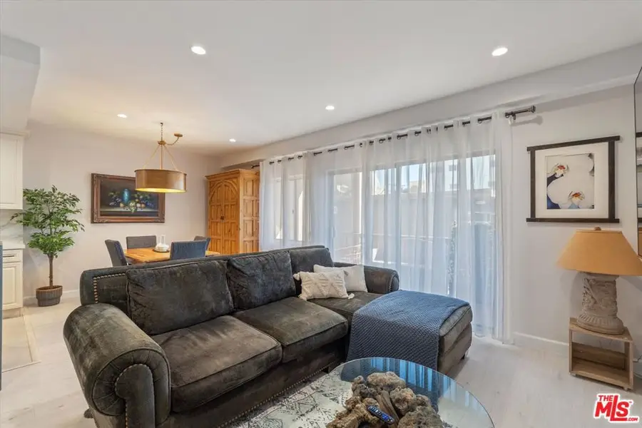 622 S Barrington Avenue #206, Los Angeles, CA 90049 - #3