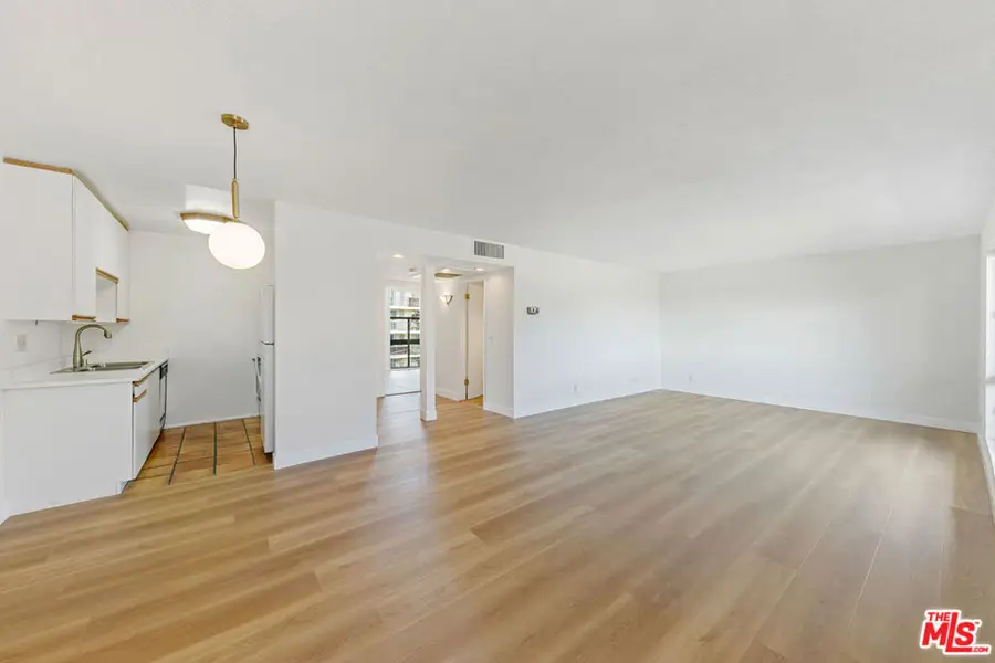 970 Palm Avenue #301, West Hollywood, CA 90069 - Image #2