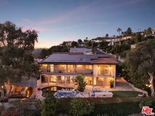 8000 Oceanus Drive, Los Angeles, CA 90046