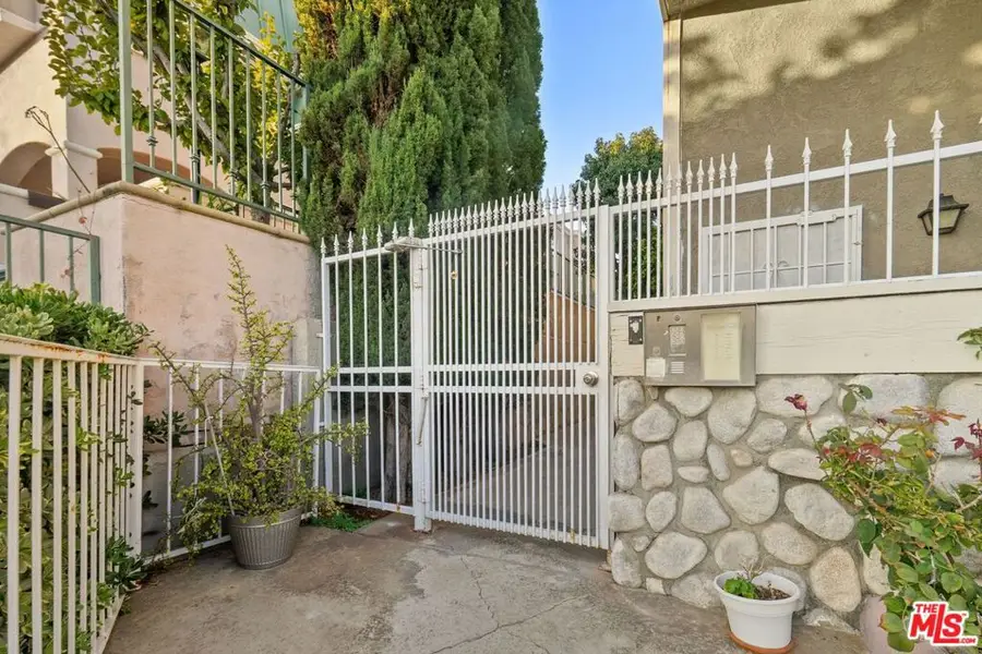 2231 Montrose Avenue #2, Montrose, CA 91020 - Image #2