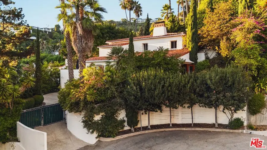 8855 St Ives Drive, Los Angeles, CA 90069 - Image #2