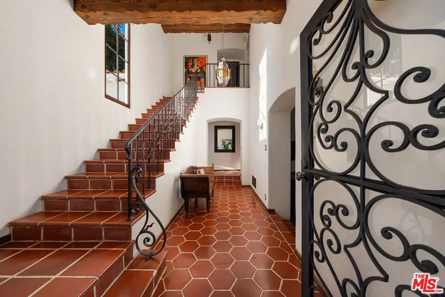 8855 St Ives Drive, Los Angeles, CA 90069 - Image #3