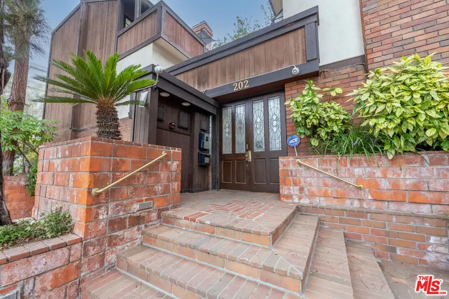 202 San Vicente Boulevard #15, Santa Monica, CA 90402 - #3