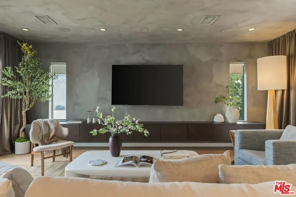 645 N Hayworth Avenue, Los Angeles, CA 90048 - Image #1