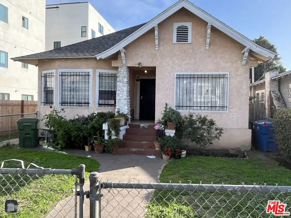 1258 W 36th Street, Los Angeles, CA 90007 - #1