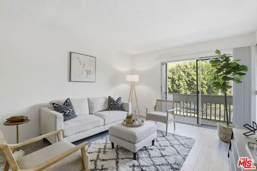 18620 Hatteras Street #276, Tarzana, CA 91356 - Image #1