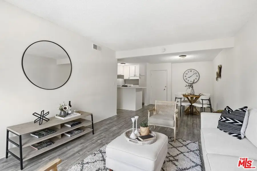 18620 Hatteras Street #276, Tarzana, CA 91356 - Image #2