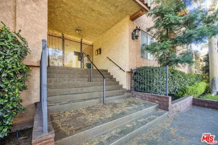 12940 Riverside Drive #108, Sherman Oaks, CA 91423 - Image #3