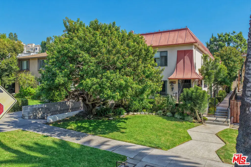 2130 N Beachwood Drive, Los Angeles, CA 90068 - Image #1