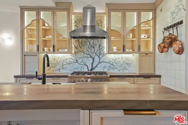 2835 Oak Point Drive, Los Angeles, CA 90068