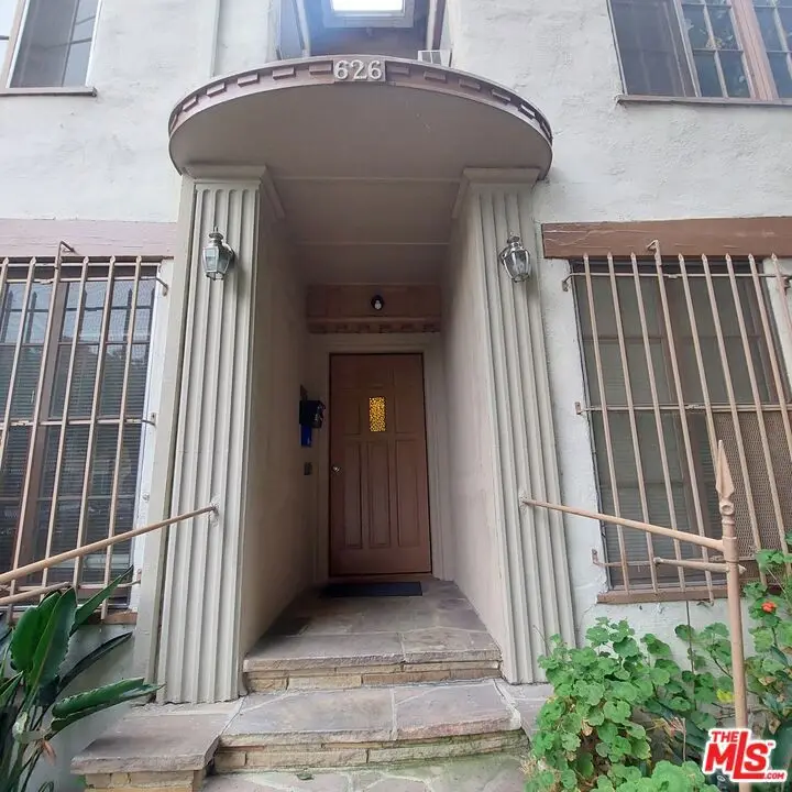 626 S Cloverdale Avenue, Los Angeles, CA 90036 - Image #2
