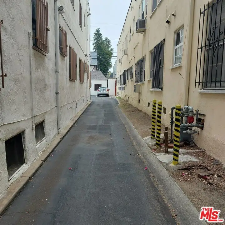 626 S Cloverdale Avenue, Los Angeles, CA 90036 - Image #3