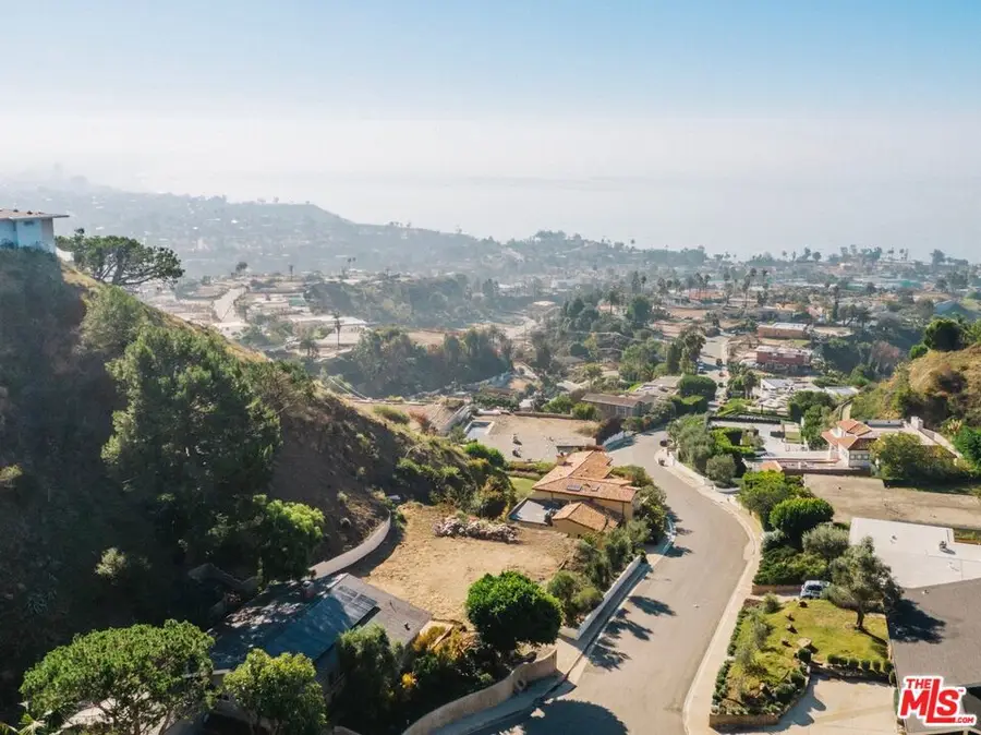 1046 Enchanted Way, Pacific Palisades, CA 90272 - Image #2
