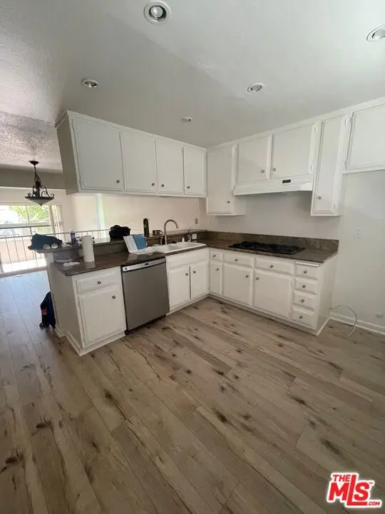 4305 Redwood Avenue #10, Marina Del Rey, CA 90292 - Image #2