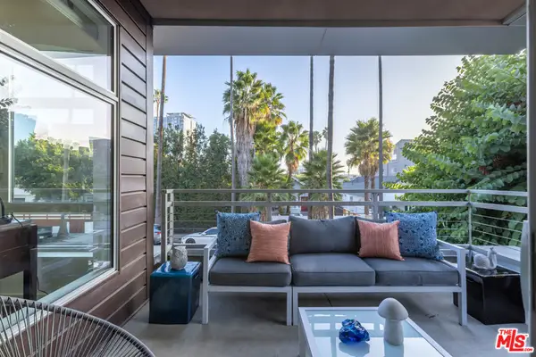 6001 Carlton Way #201, Los Angeles, CA 90028