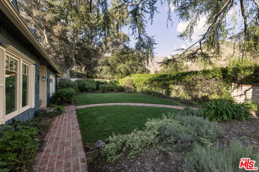 2555 N Altadena Drive, Altadena, CA 91001 - #2