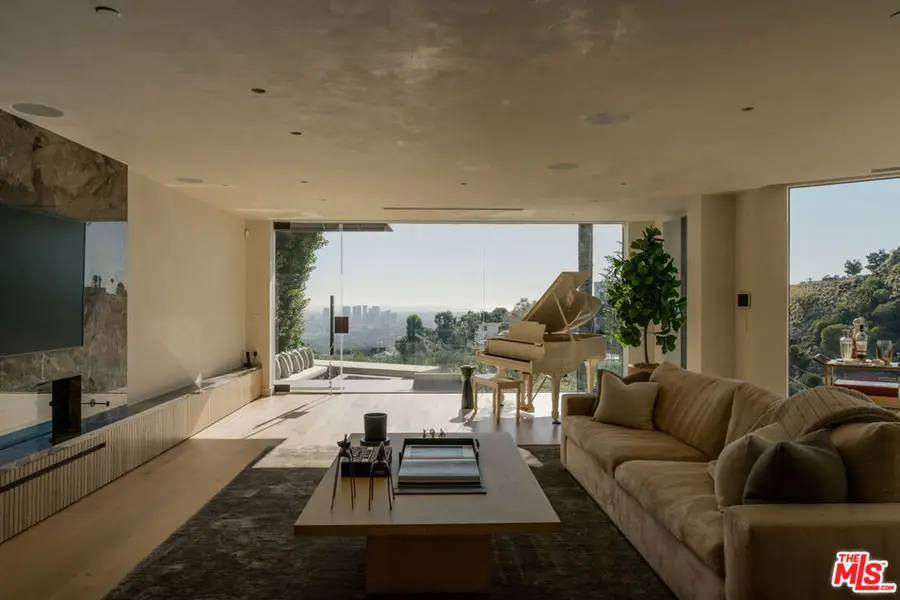 1778 Viewmont Drive, Los Angeles, CA 90069 - Image #3