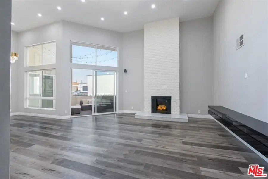 14569 Benefit Street #304, Sherman Oaks, CA 91403 - Image #2