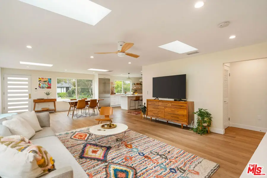 5828 Irvine Avenue, Valley Village, CA 91601 - Image #2