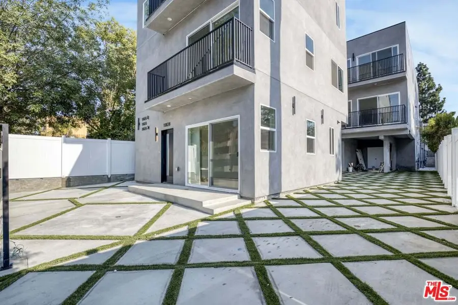 10828 Hesby Street, North Hollywood, CA 91601 - Image #2