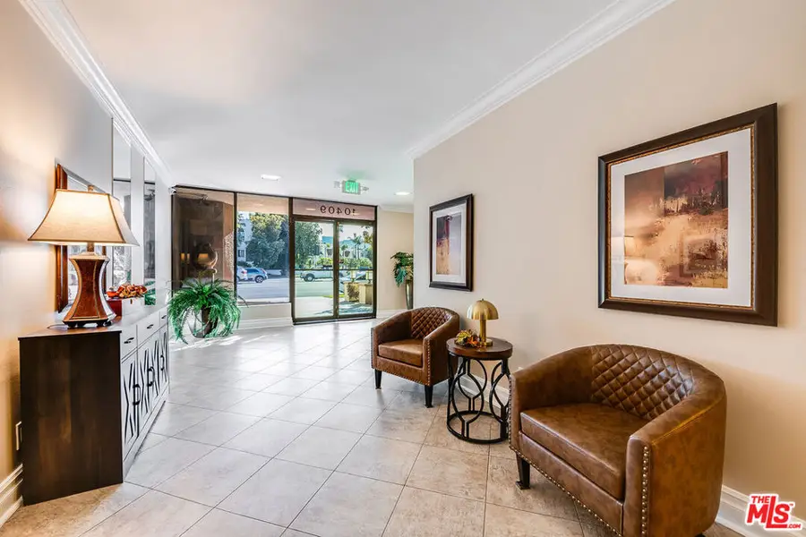 10409 Riverside Drive #203, Toluca Lake, CA 91602 - Image #3