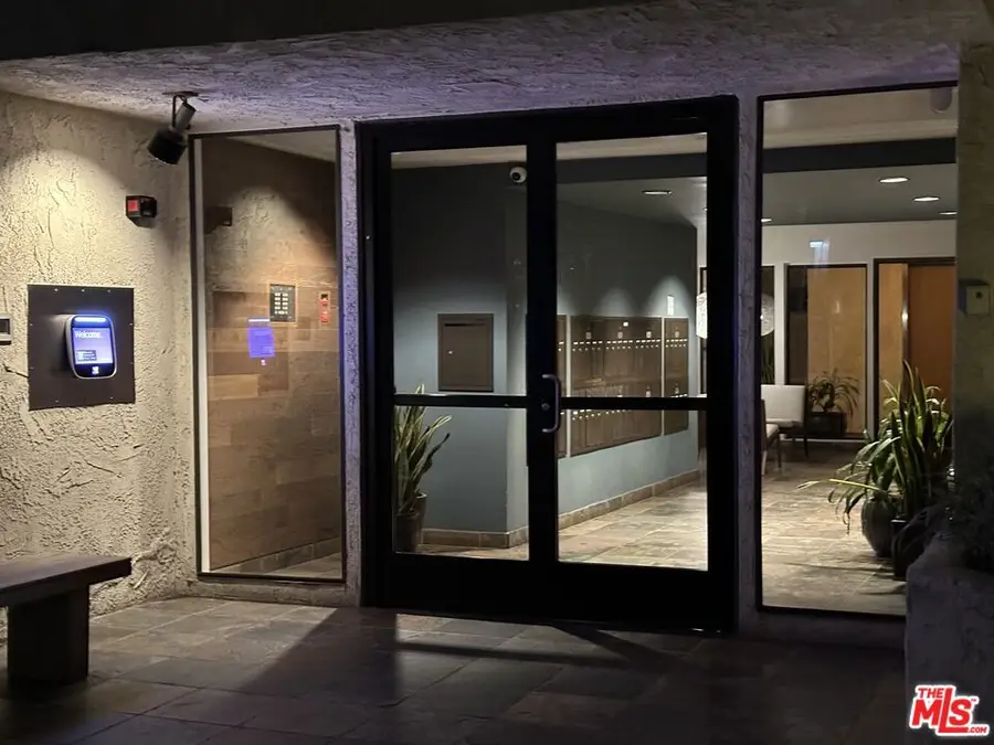 8400 De Longpre Avenue #104, West Hollywood, CA 90069 - #3