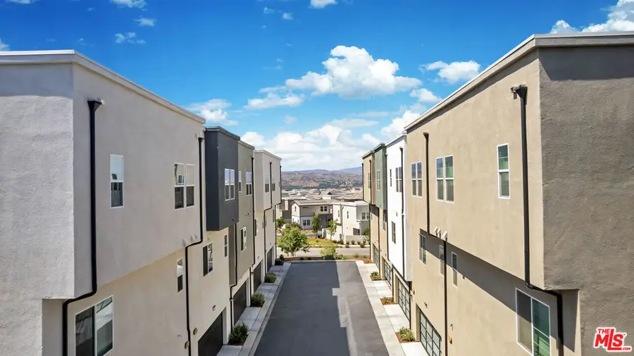 27009 Hummingbird Lane, Valencia, CA 91381 - Image #2