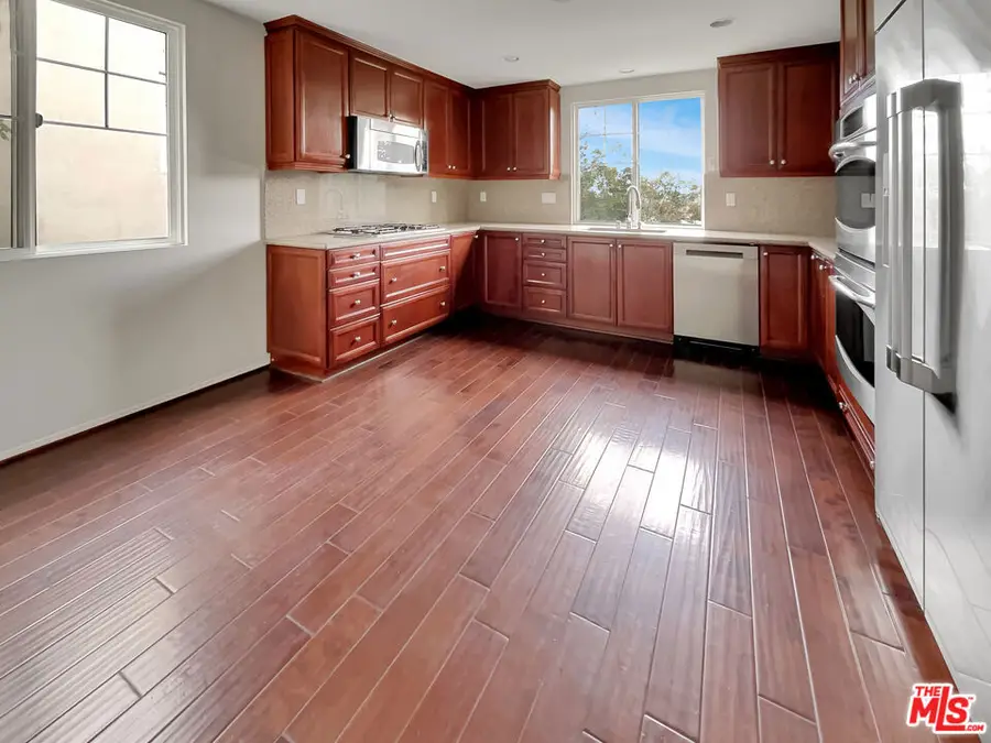 5692 Como Circle #34, Woodland Hills, CA 91367 - Image #2