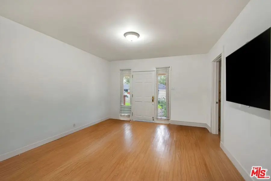 7231 Vanalden Avenue, Reseda, CA 91335 - Image #3