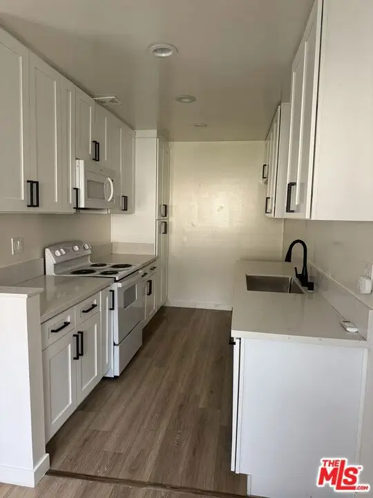 5400 Newcastle Avenue #68, Encino, CA 91316