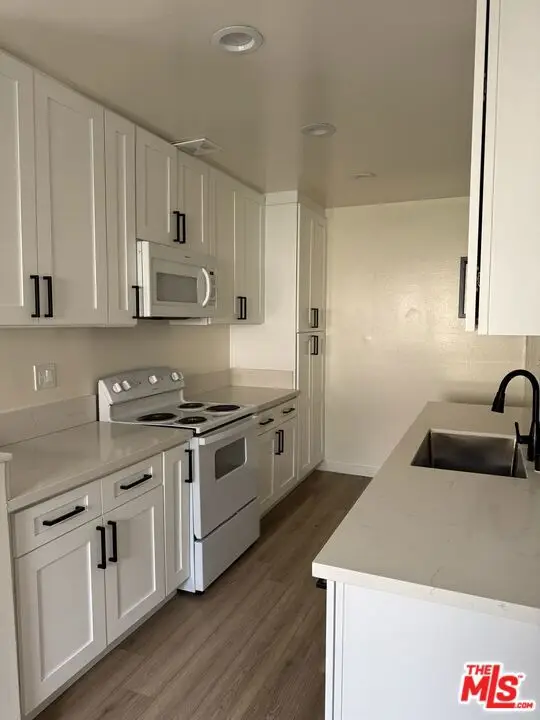 5400 Newcastle Avenue #68, Encino, CA 91316 - Image #2