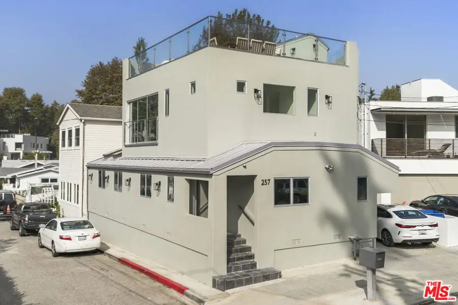257 Entrada Drive, Santa Monica, CA 90402 - Image #2