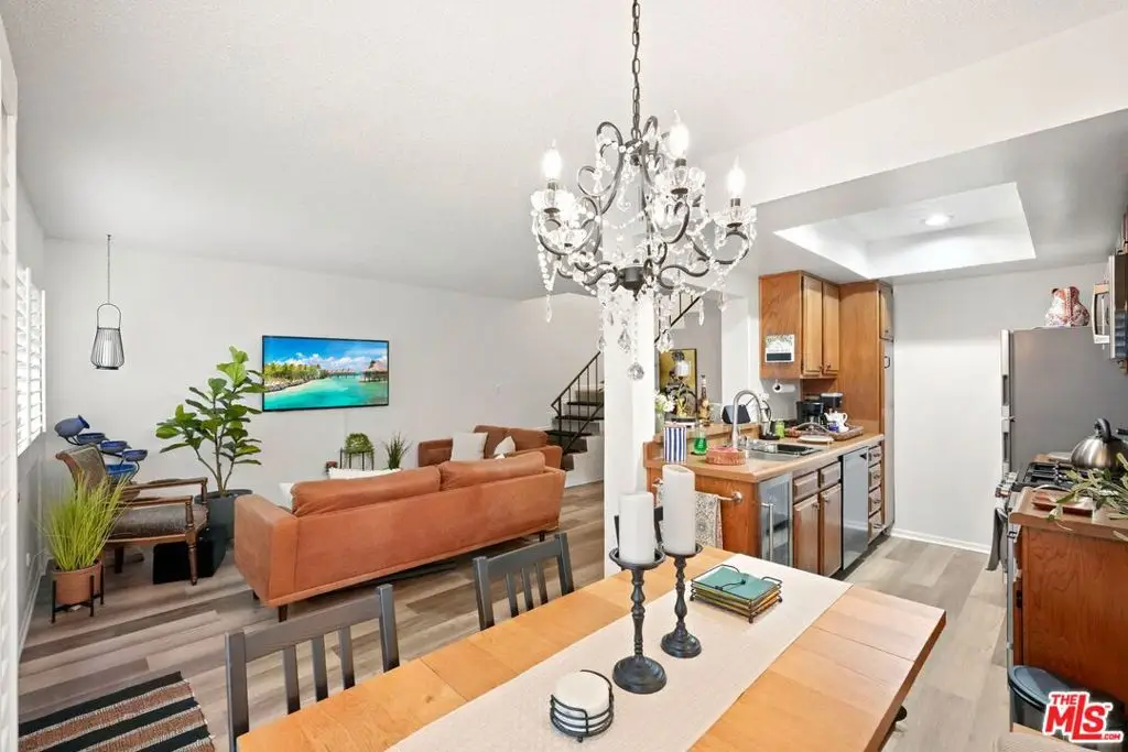 18560 Vanowen Street #15, Reseda, CA 91335 - Image #1