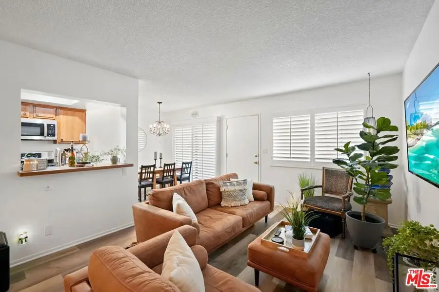 18560 Vanowen Street #15, Reseda, CA 91335 - Image #3