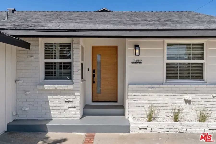 13807 Wyandotte Street, Van Nuys, CA 91405 - Image #3