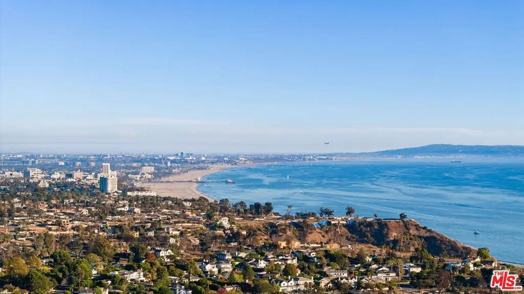 906 Glenhaven Drive, Pacific Palisades, CA 90272 - Image #1