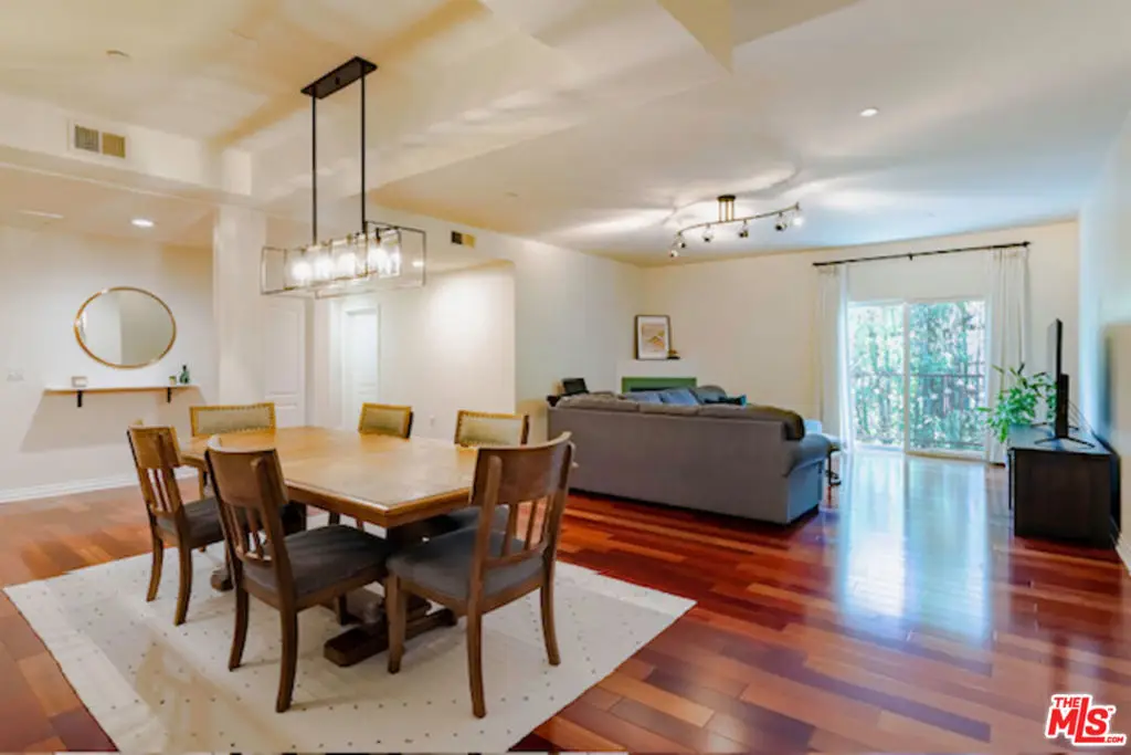 956 S Wilton Place #305, Los Angeles, CA 90019 - Image #1