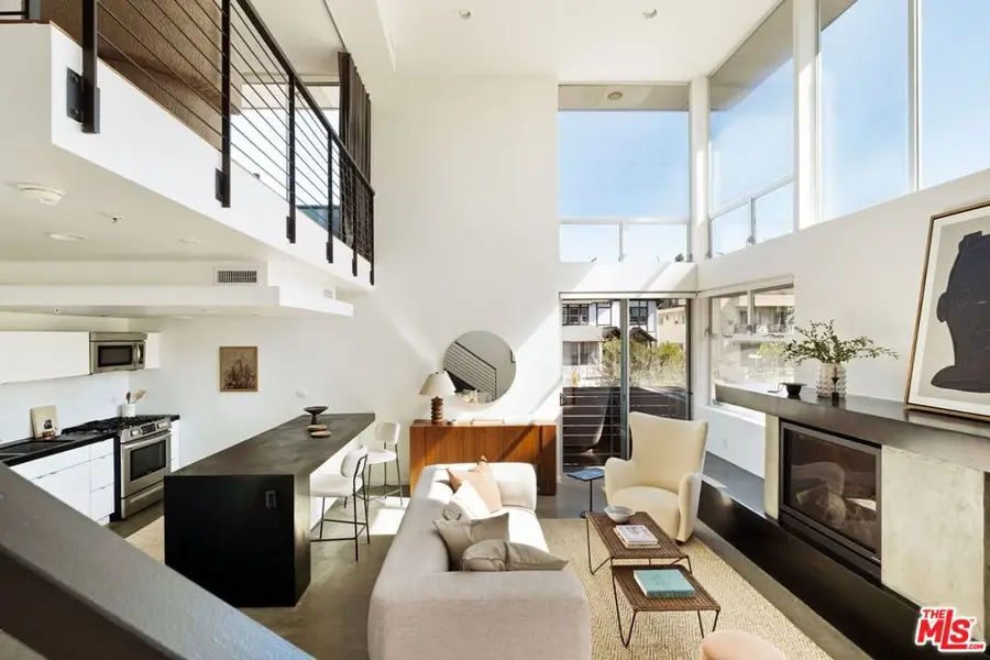 333 S Wilton Place #2, Los Angeles, CA 90020 - Image #2