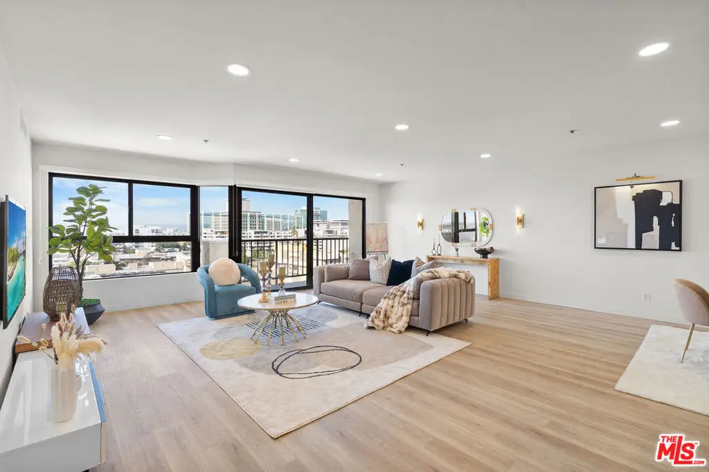 727 S Ardmore Avenue #802, Los Angeles, CA 90005 - Image #1