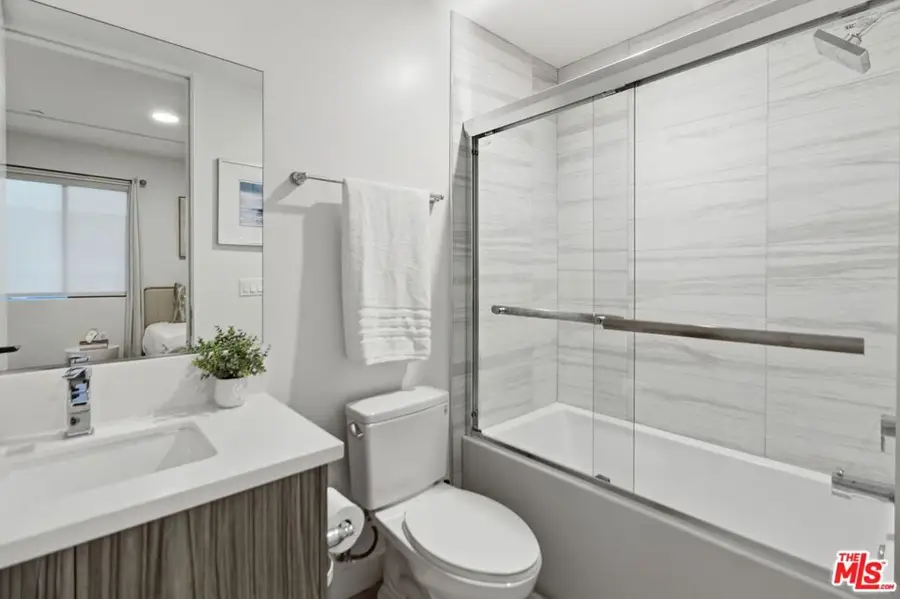 6707 N Sepulveda Boulevard, Van Nuys, CA 91411 - #3