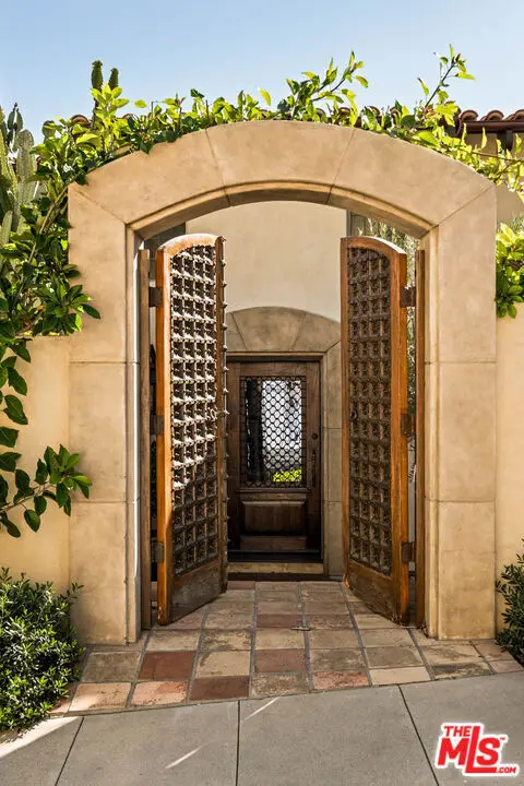 7020 La Presa Drive, Los Angeles, CA 90068 - Image #2