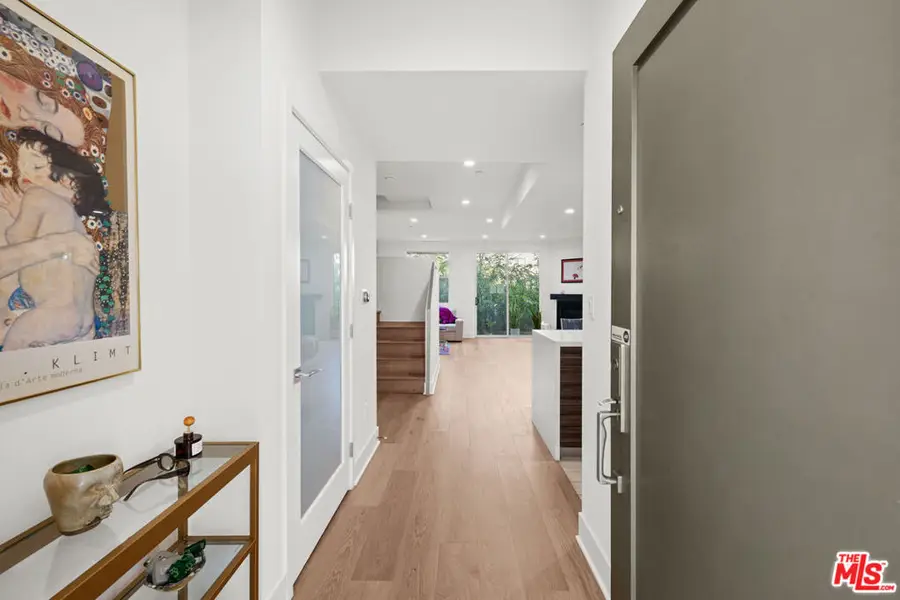 108 S Croft Avenue #102, Los Angeles, CA 90048 - Image #2