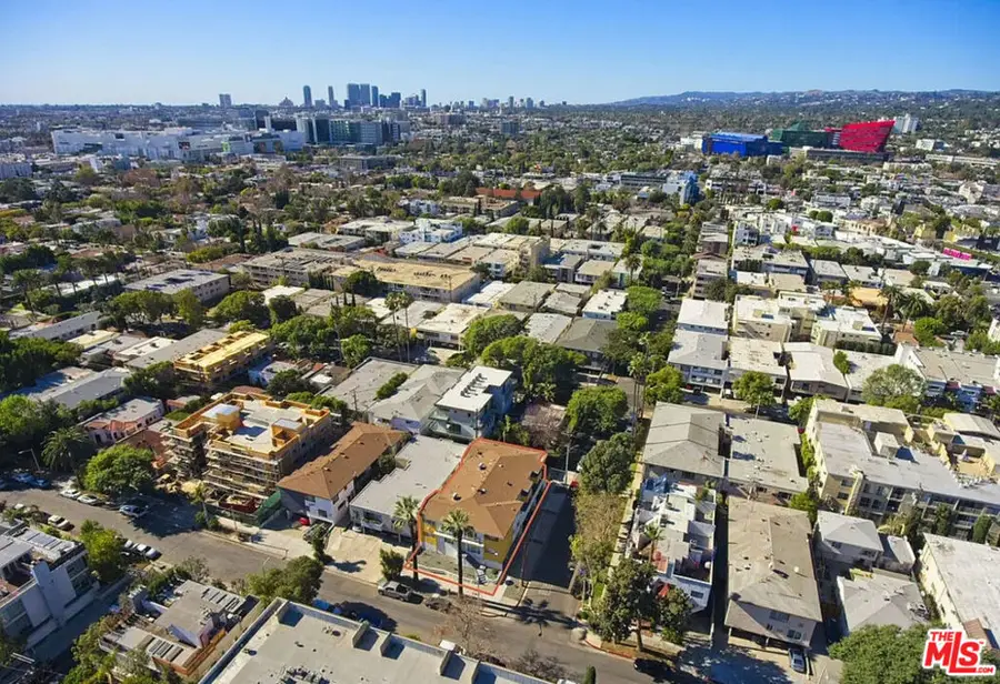 561 N Sweetzer Avenue, West Hollywood, CA 90048 - Image #3