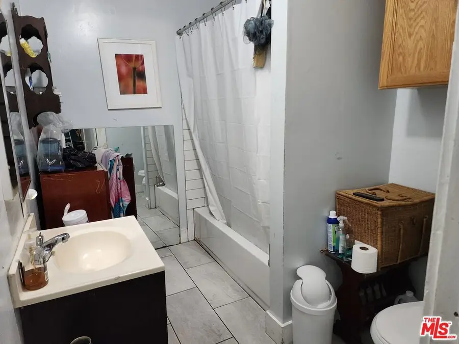 5747 3rd Avenue, Los Angeles, CA 90043 - #2