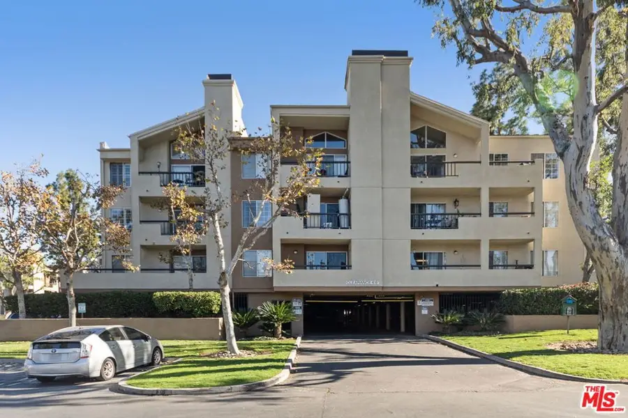 5545 Canoga Avenue #206, Woodland Hills, CA 91367 - Image #2
