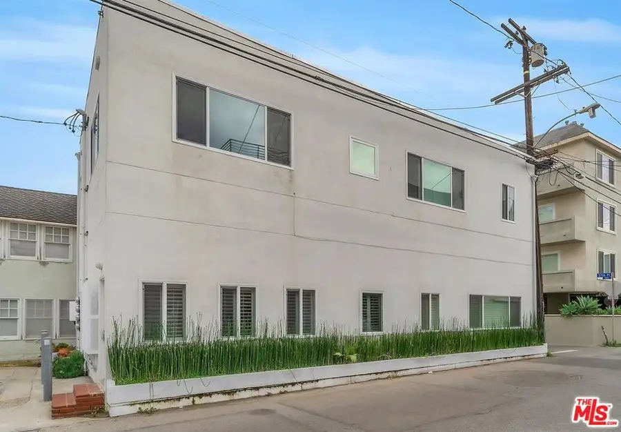 12 E 27th Avenue, Venice, CA 90291 - #2