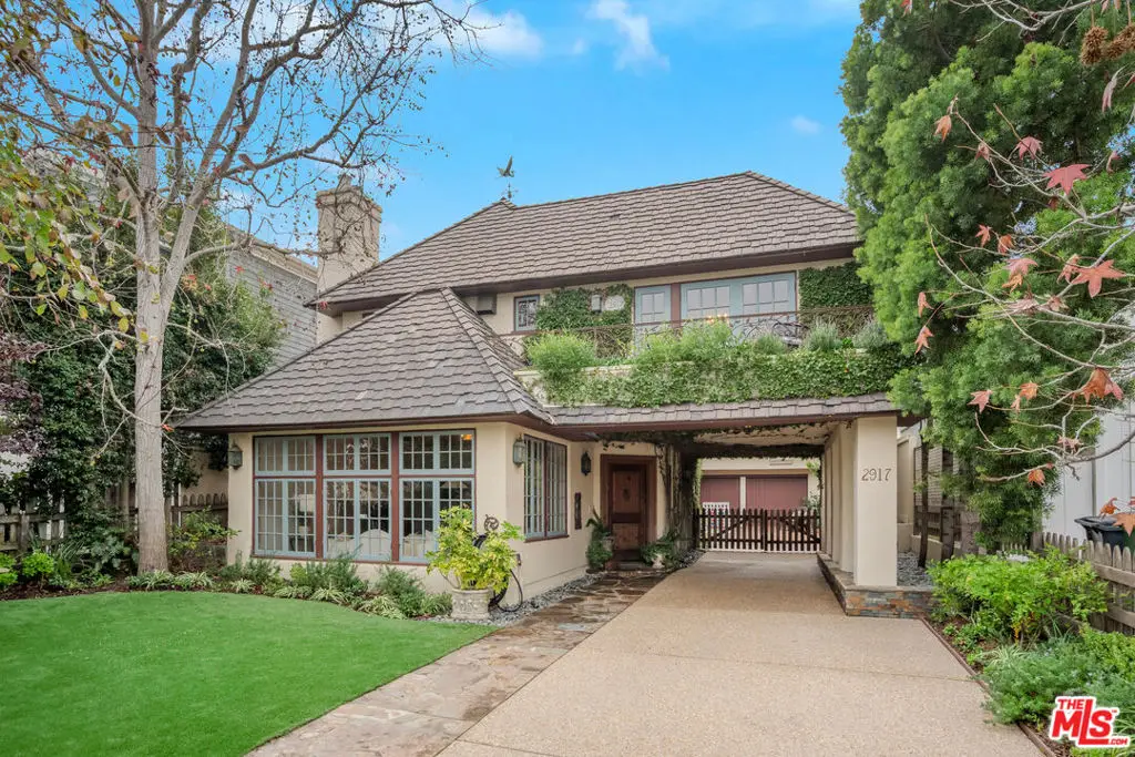 2917 N Poinsettia Avenue, Manhattan Beach, CA 90266 - Image #1