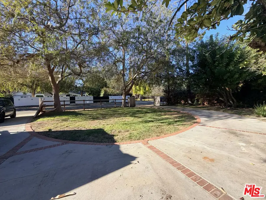 5952 Lubao Avenue, Woodland Hills, CA 91367 - Image #2